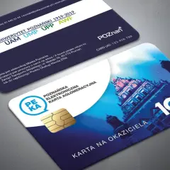 Karta PEKA, poznański bilet miesięczny, z widokiem na ratusz i cyfrą 100.