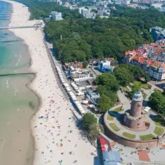 Gdzie pociągiem nad morze? Stacje tuż przy plaży!