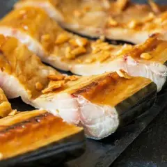 Wędzona ryba z morza: Jak przewieźć, by smakowała jak świeża?