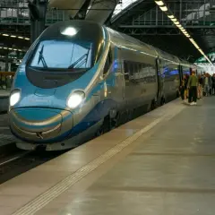 Gdzie zatrzymuje się pociąg? Sprawdź wszystkie stacje krok po kroku