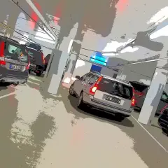 Samochody na parkingu podziemnym. Uważaj na mandaty w Norwegii, parkując w miejscach niedozwolonych.