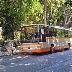 Rodos: Gdzie zatrzymuje się autobus? Planuj podróż bez stresu