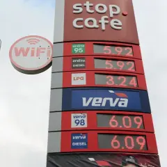 Cena paliwa Szwecja: 95 i Diesel 5.92, LPG 3.24, Verve 98 i Diesel 6.09. Stacja Orlen.