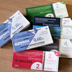 Bilety komunikacji miejskiej Gdynia, Rewa. Różne dopłaty do biletów, np. 0,30 zł, 0,60 zł, 2 zł, 4 zł.