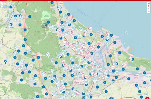 Mapa pokazuje sieć **Gdańsk public transport** z zaznaczonymi przystankami i trasami.