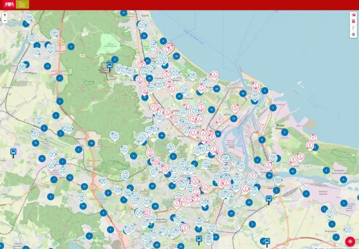 Mapa pokazuje sieć **Gdańsk public transport** z zaznaczonymi przystankami i trasami.