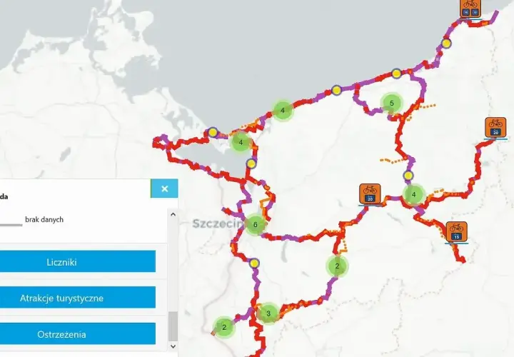 Mapa rowerowa z zaznaczonymi trasami wokół Szczecina i wybrzeża. Widoczne punkty z atrakcjami turystycznymi i ostrzeżeniami.