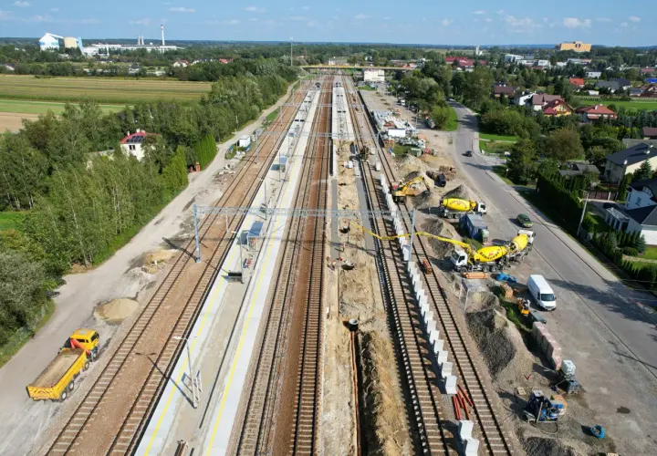 Gdzie zatrzymuje się pociąg w Ropczycach? Adres, trasy, dworzec
