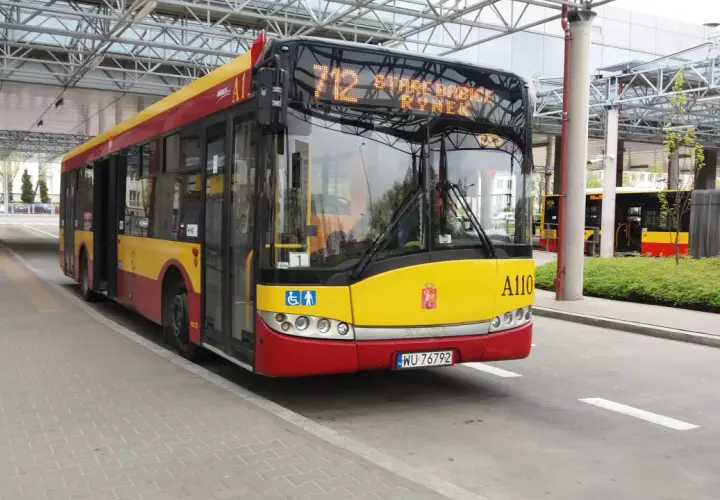 Autobus 712 Warszawa: Gdzie startuje? Trasa, bilety, rozkład