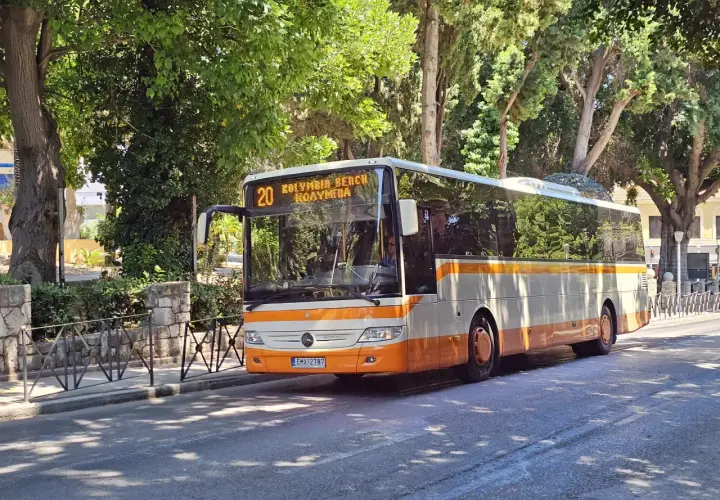 Rodos: Gdzie zatrzymuje się autobus? Planuj podróż bez stresu