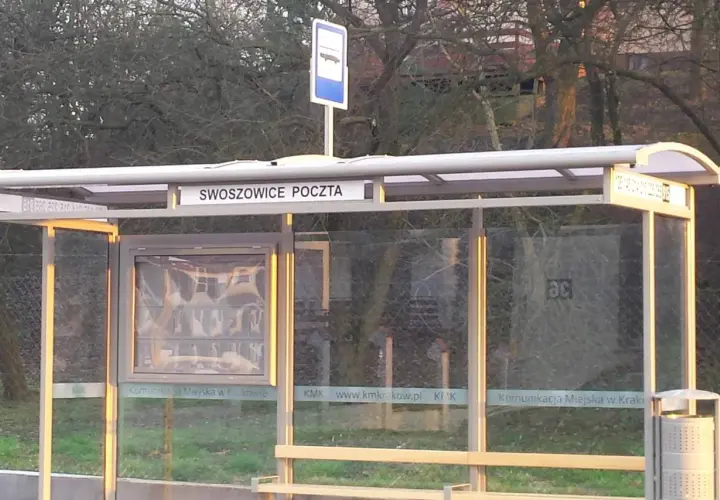 Przystanek Swoszowice Poczta, idealne miejsce na rozpoczęcie podróży po Krakowie.