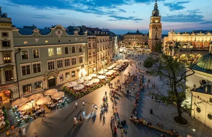 Autobusy Kraków-Lwów: MDA, bilety i jak uniknąć kolejek?