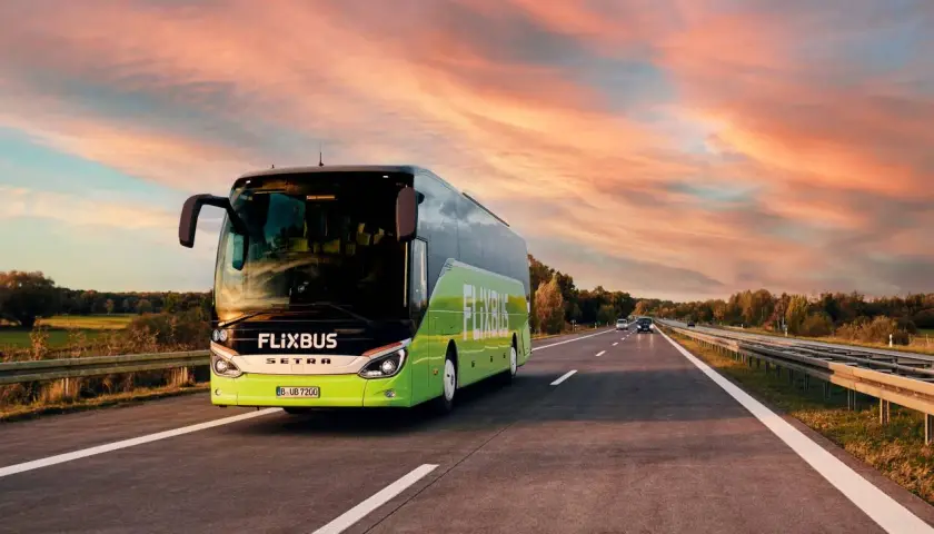 Zielona autostrada Flixbus z kodem rabatowym 15. Podróżuj taniej i wygodniej!