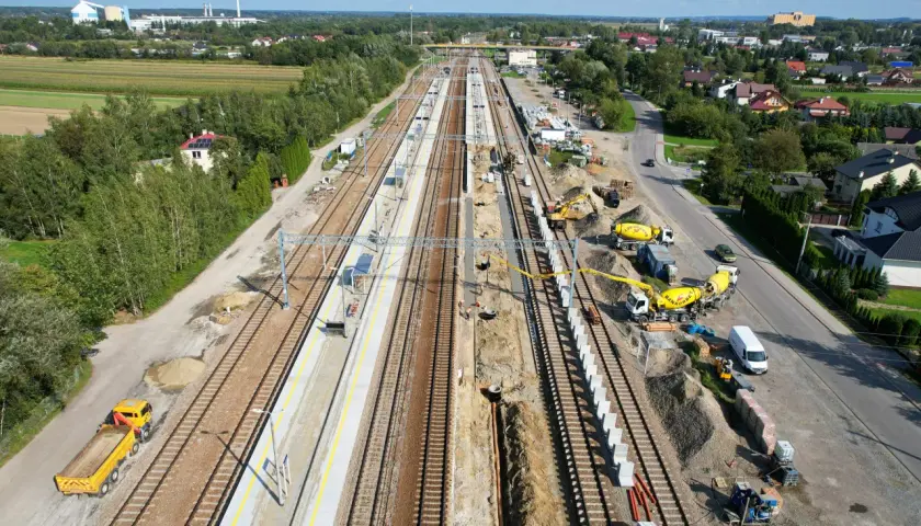 Gdzie zatrzymuje się pociąg w Ropczycach? Adres, trasy, dworzec