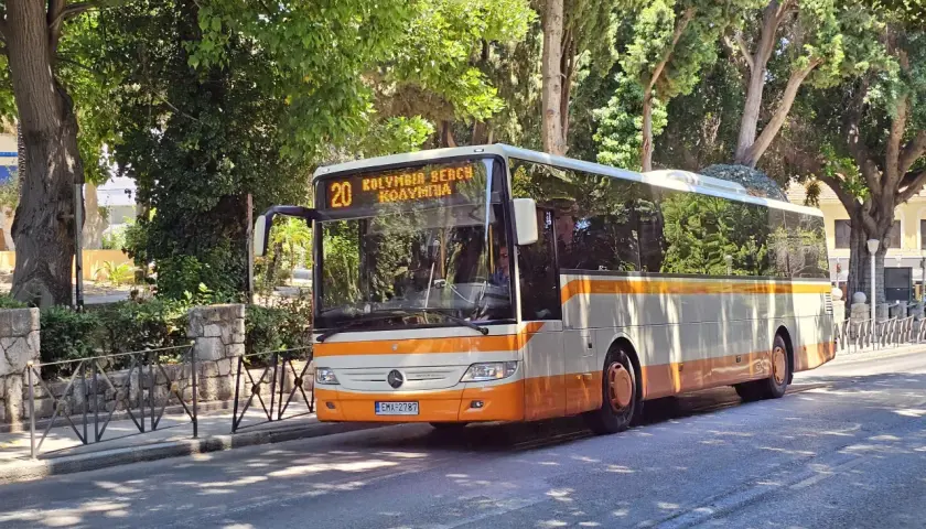 Rodos: Gdzie zatrzymuje się autobus? Planuj podróż bez stresu
