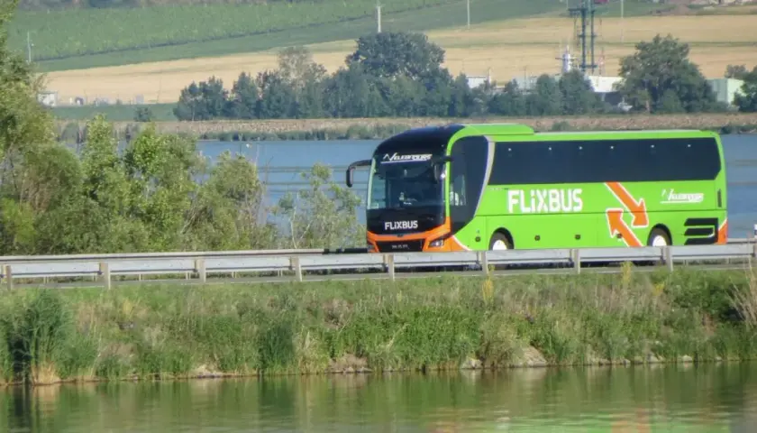 Flixbus z lotniska BER? Zapomnij o Schönefeld! Dokładna lokalizacja