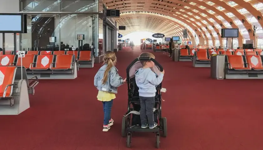 Przewóz wózka samolotem: Bezpłatnie i bez stresu? Sprawdź!