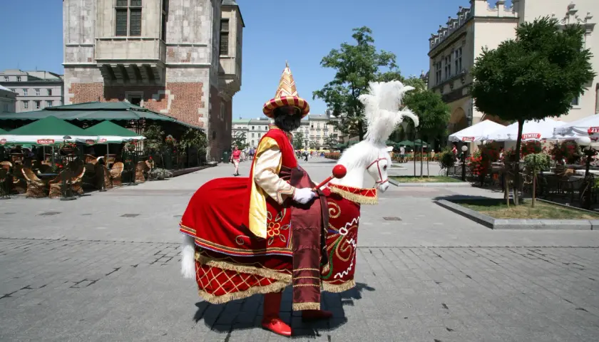 Gdzie Lajkonik zatrzymuje się w Krakowie? Pełna trasa i porady!