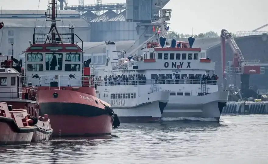 Trasa Gdańsk - Hel - Pociąg czy samochód? Jak dojechać bez korków?