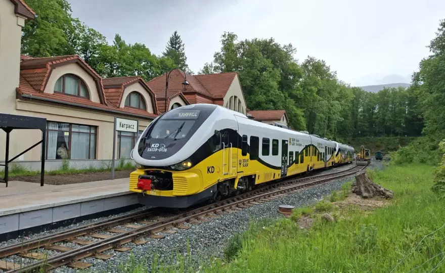 Karpacz - Jelenia Góra: pociąg czy autobus? Wybierz najlepszy transport!