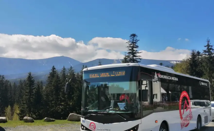 Ceny busów w Karpaczu - Ile kosztuje bilet i jak zaplanować przejazd?