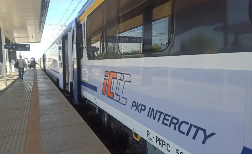 Szczecin-Łódź: Pociąg, autobus czy auto? Wybierz najlepiej!