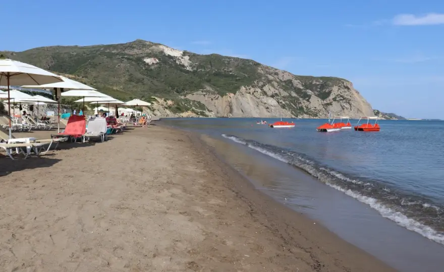 Kalamaki Beach na Zakynthos - spokojna plaża z żółwiami karetta