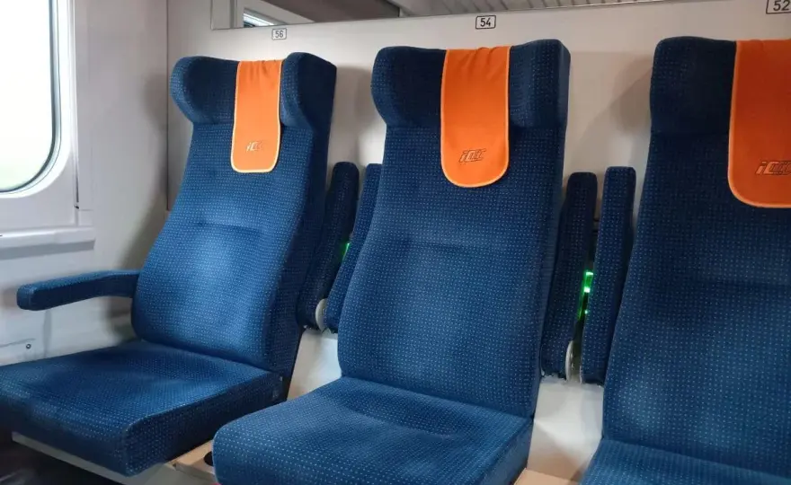 Jak dojechać z Giżycka do Warszawy - pociąg, autobus czy samochód?