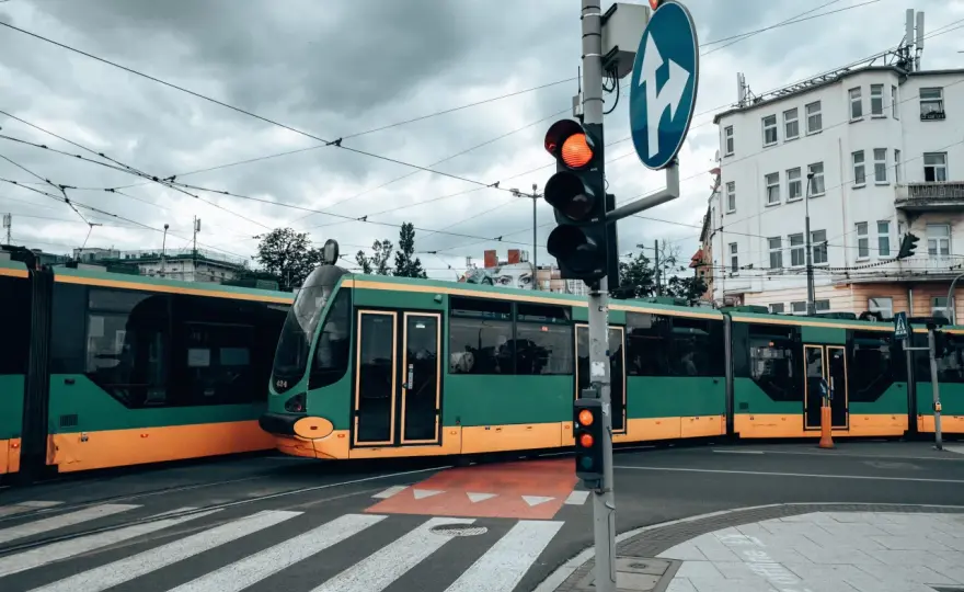 Gdzie kupić bilet na tramwaj w Poznaniu - Jak wybrać właściwy?