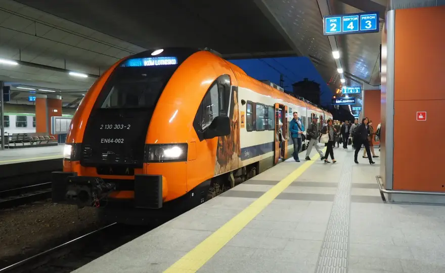 Pociąg na lotnisko Kraków - Szybki dojazd z Balic?
