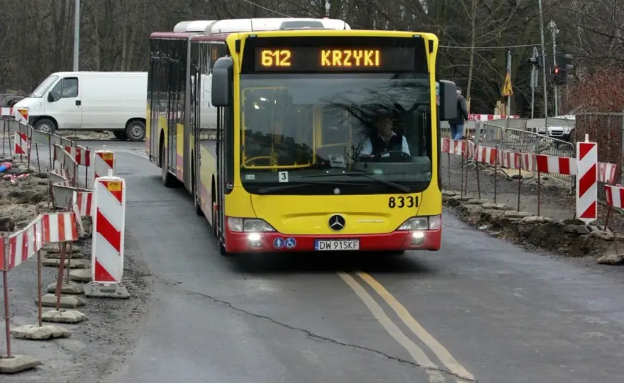 Jak dojechać na Bielany Wrocławskie MPK - Sprawdź linie 133 i 612