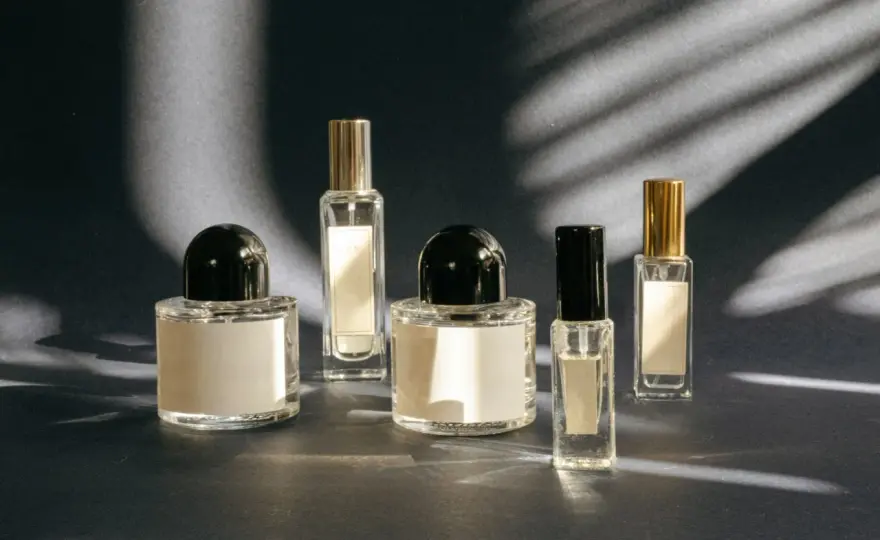 Jak przewozić perfumy w bagażu podręcznym? Uniknij konfiskaty!