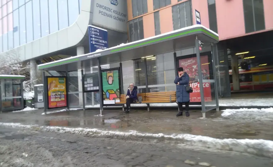 Poznań Główny-Ławica: Jak dojechać? Wybierz autobus i bilet!