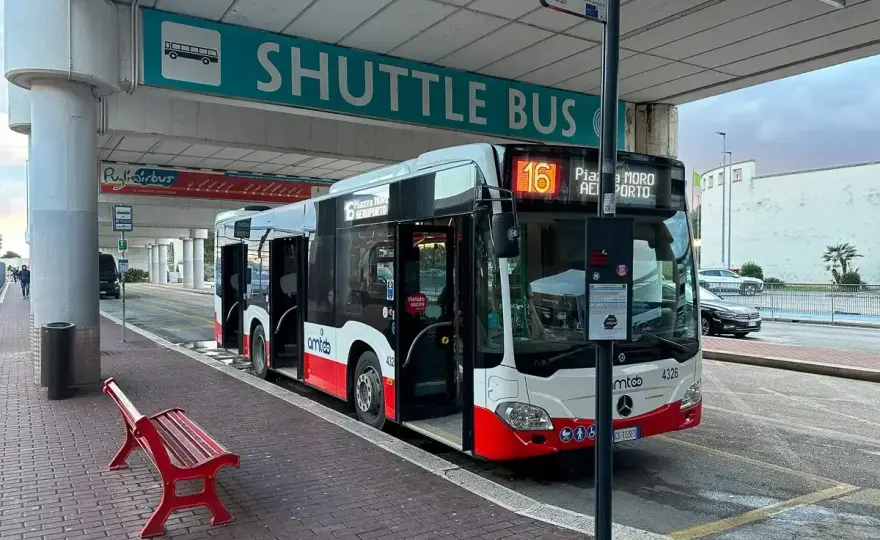 Lotnisko Bari – dojazd, parkingi, terminal. Jak zaplanować?