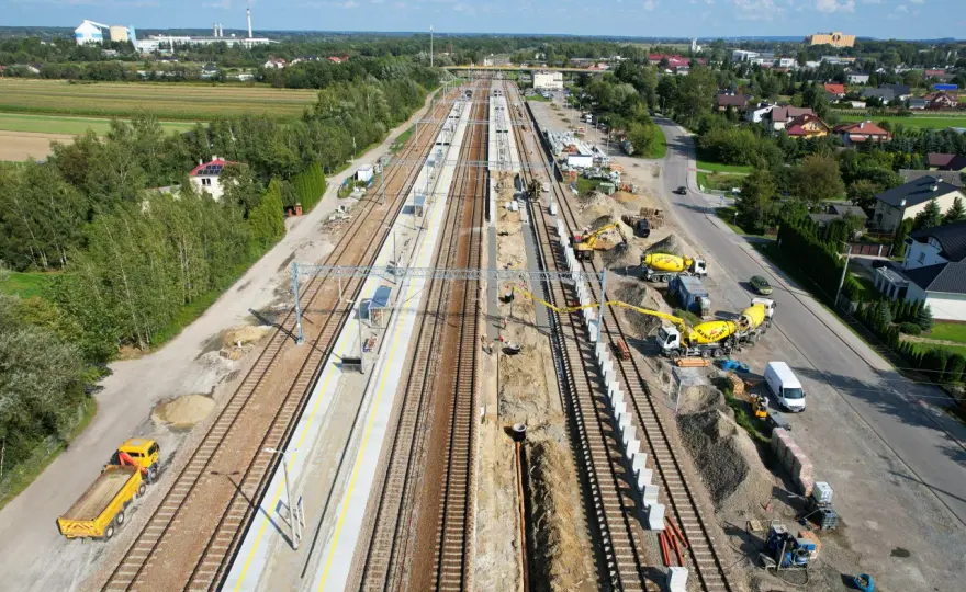 Gdzie zatrzymuje się pociąg w Ropczycach? Adres, trasy, dworzec