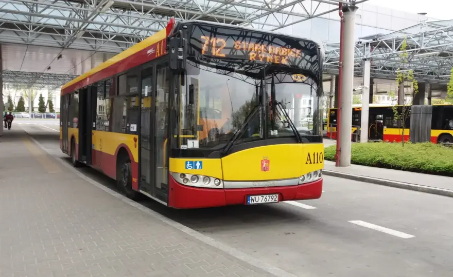 Autobus 712 Warszawa: Gdzie startuje? Trasa, bilety, rozkład