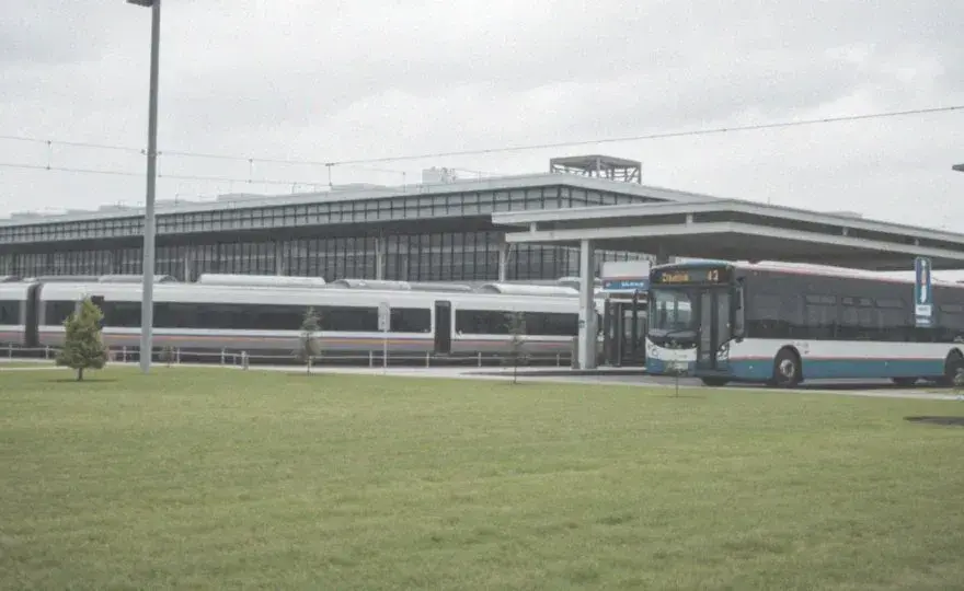 Autobus na lotnisko Balice z Dworca Głównego Wschód: Jak dojechać?