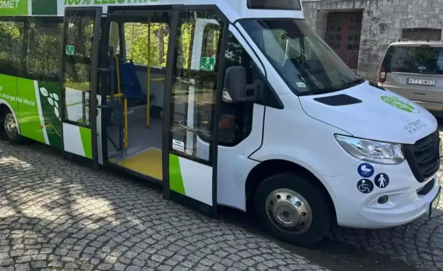 Morskie Oko: Jak dojechać? Parking, bus, e-bus – wybierz mądrze!
