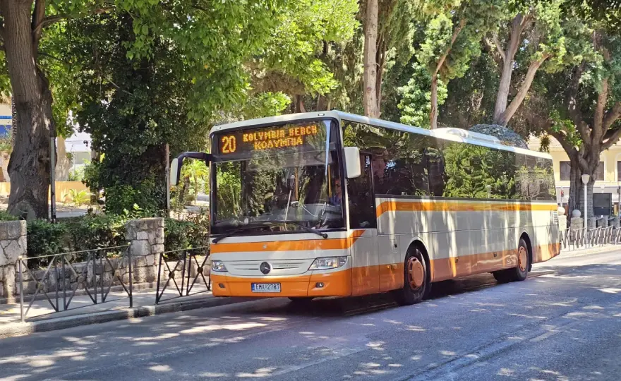 Rodos: Gdzie zatrzymuje się autobus? Planuj podróż bez stresu