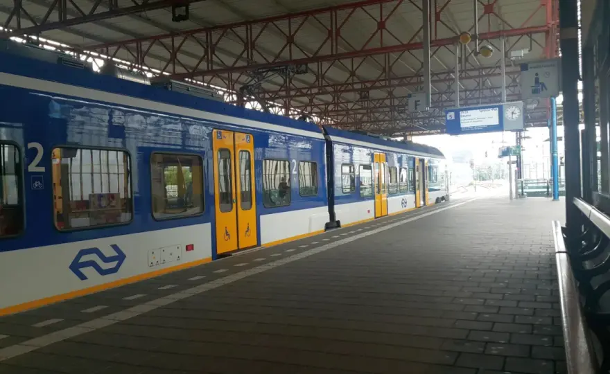 Eindhoven do Amsterdamu - pociąg, autobus czy samochód?