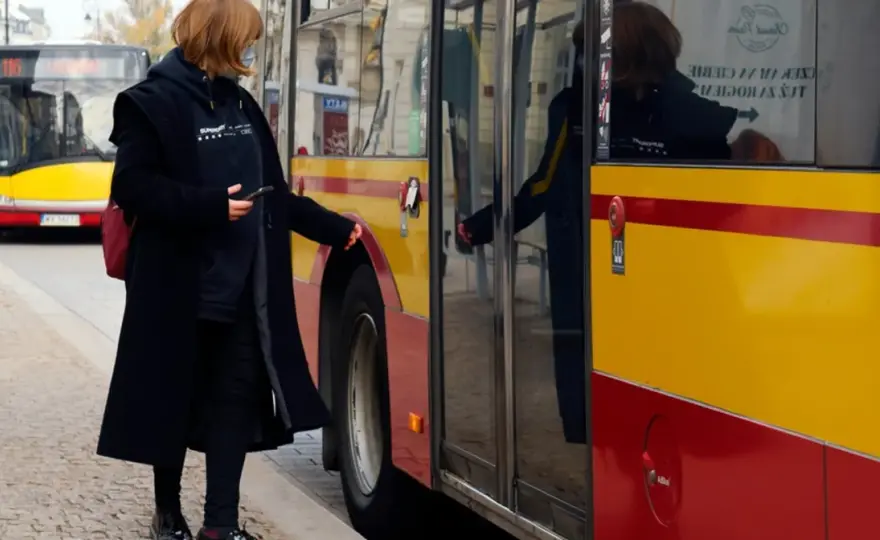 Jak skasować bilet elektroniczny w autobusie? Uniknij kary!