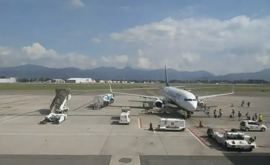 Lotnisko w Bergamo - dojazd, parking i terminal bez stresu