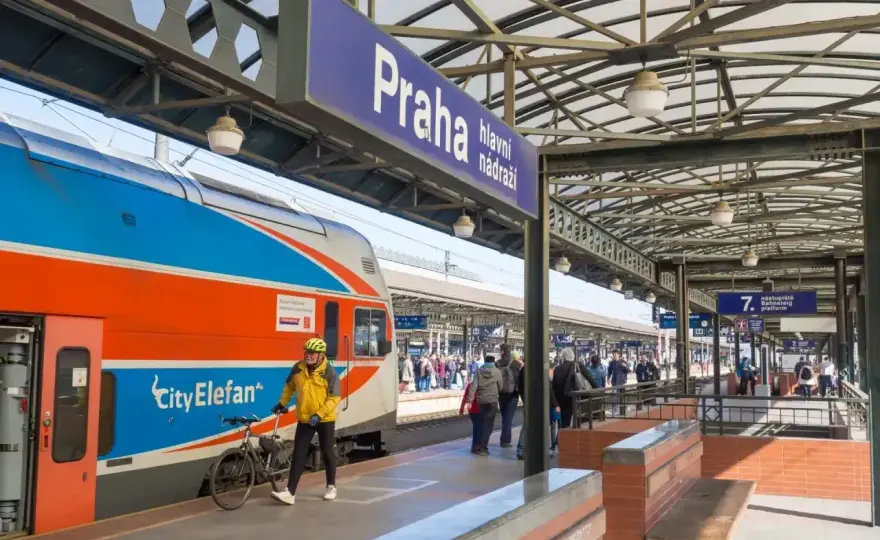 Praga - Warszawa - Pociąg, autobus czy samolot? Co wybrać?