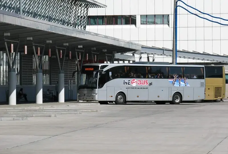 Neobus Sanok: Gdzie dokładnie? Dworzec Bekser Lipińskiego 54