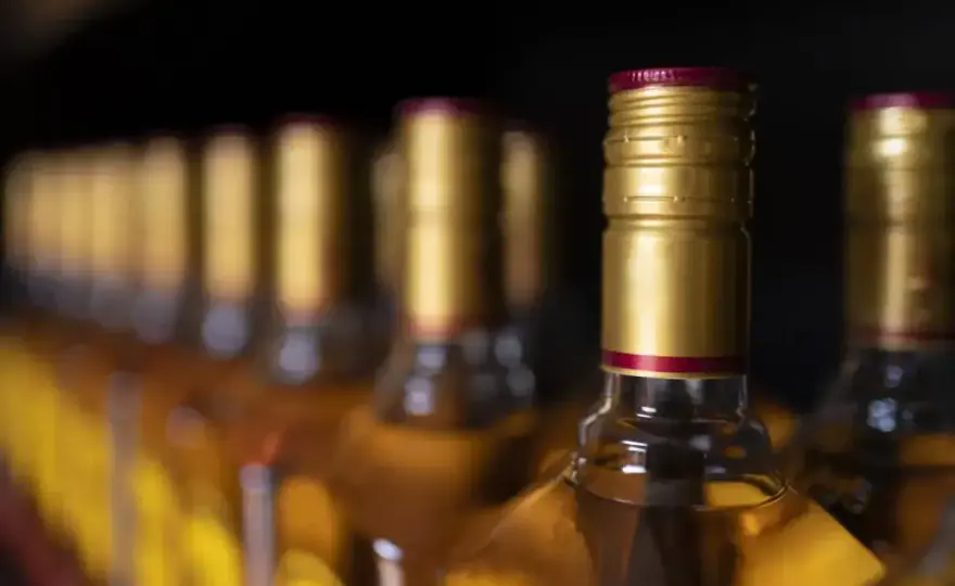 Ile alkoholu do Wielkiej Brytanii - Poznaj limity i uniknij pomyłek