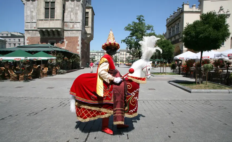 Gdzie Lajkonik zatrzymuje się w Krakowie? Pełna trasa i porady!