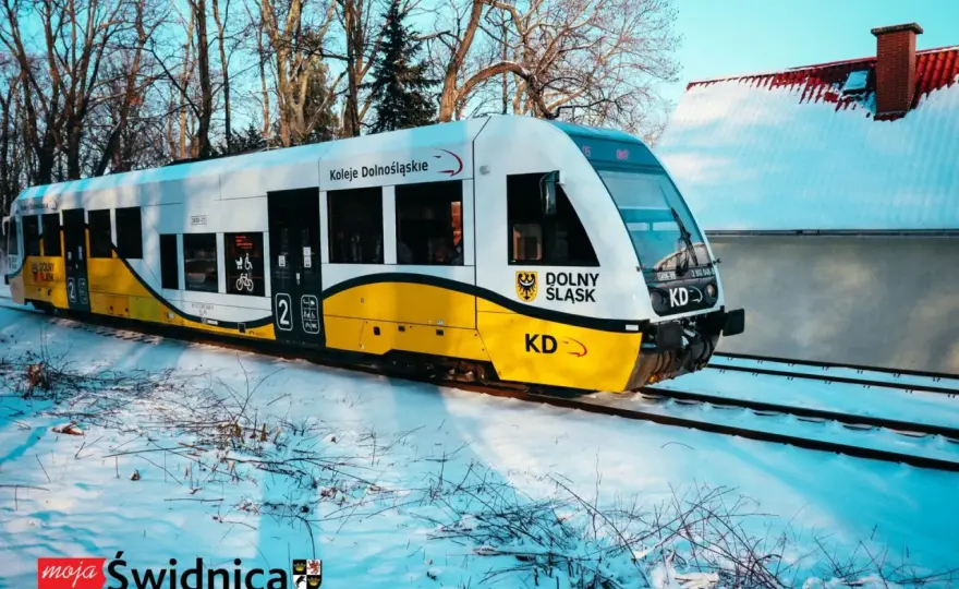 Świdnica - Dzierżoniów - Bus czy pociąg? Jak dojechać najszybciej?