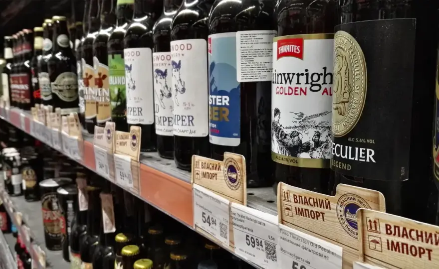 Alkohol z Ukrainy: Ile legalnie wwieziesz do Polski? Uniknij kar!