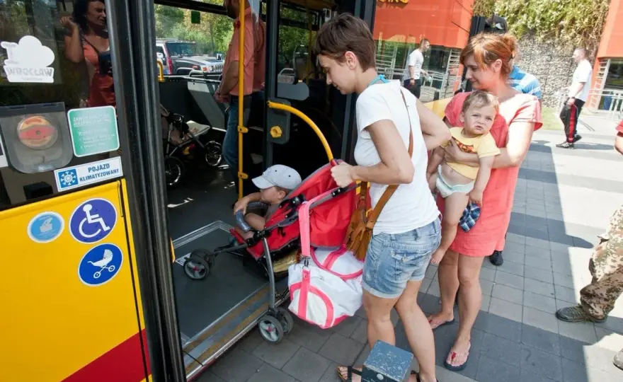 Do ilu lat dzieci jeżdżą za darmo autobusem - Sprawdź aktualne zasady