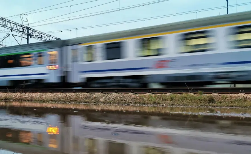 Zniżka dla nauczycieli w PKP Intercity - Czy 33% ulgi obowiązuje?